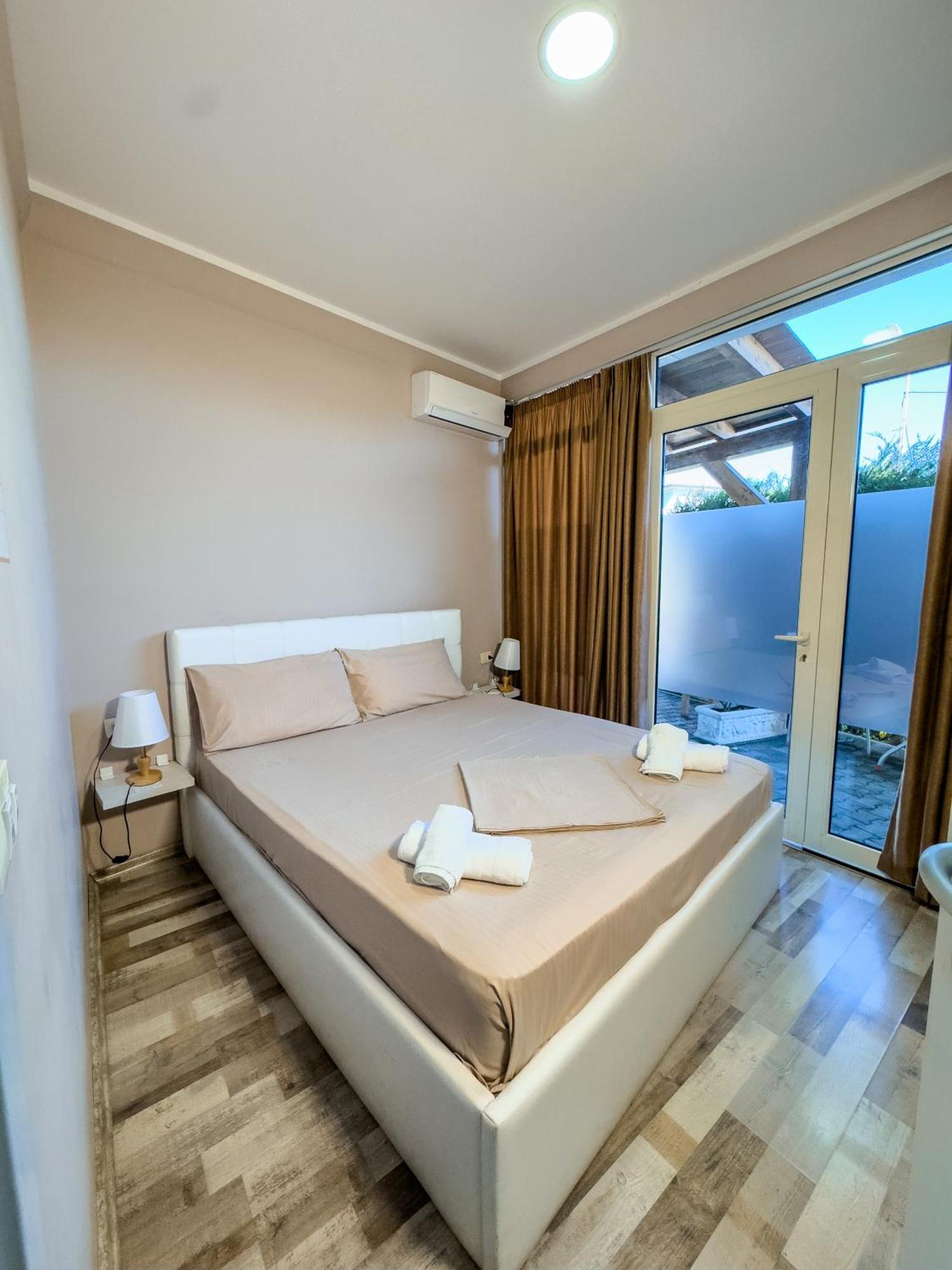 Hotel Budget *