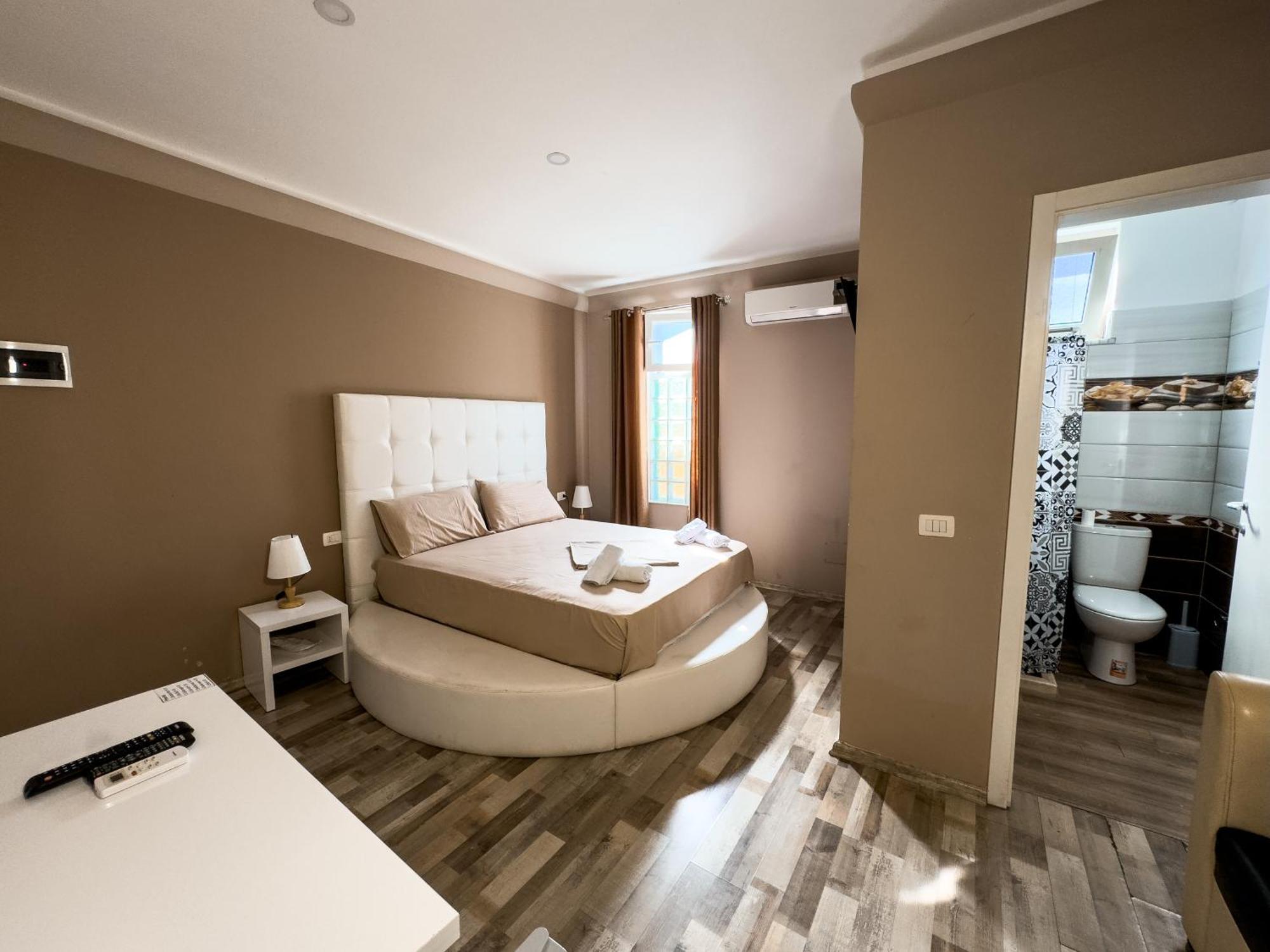 Hotel Budget *